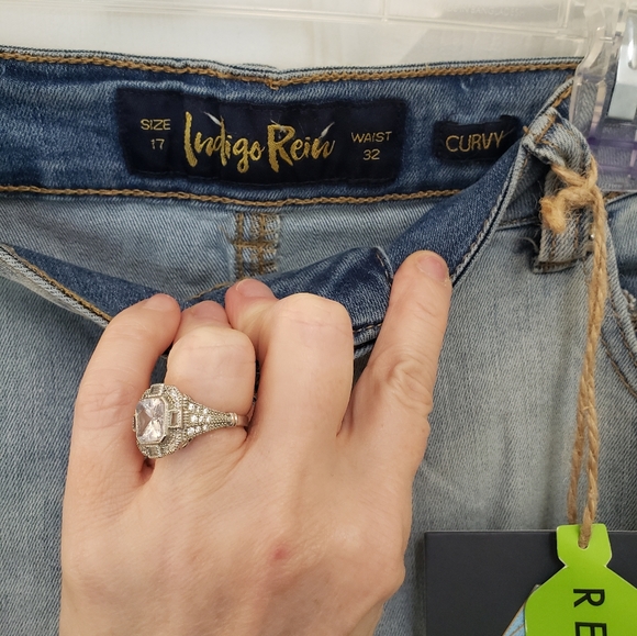 Indigo Rein, NWT, curvy high rise crop, button down distressed jeans SZ17 W32 - Picture 7 of 16